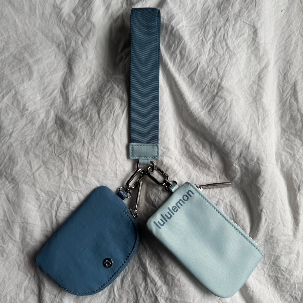 🩵 Lululemon Dual Pouch Wristlet
🩶 Silver hardware 
- Never used, no staining